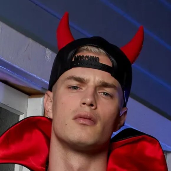 HALLOWEEN SS20 MOSCHINO COUTURE JEREMY SCOTT LEATHER CAP RED HORNS TRICK OR CHIC